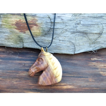 Głowa konia z drewna śliwy/Horse head made of plum wood